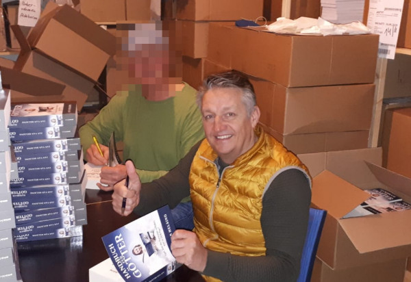 Handbuch_fuer_Goetter_Signieren_cut